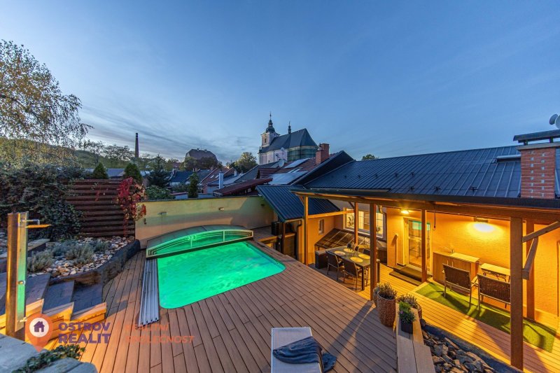 Prodej, Rodinné domy s bazénem, 340 m², Slatinice