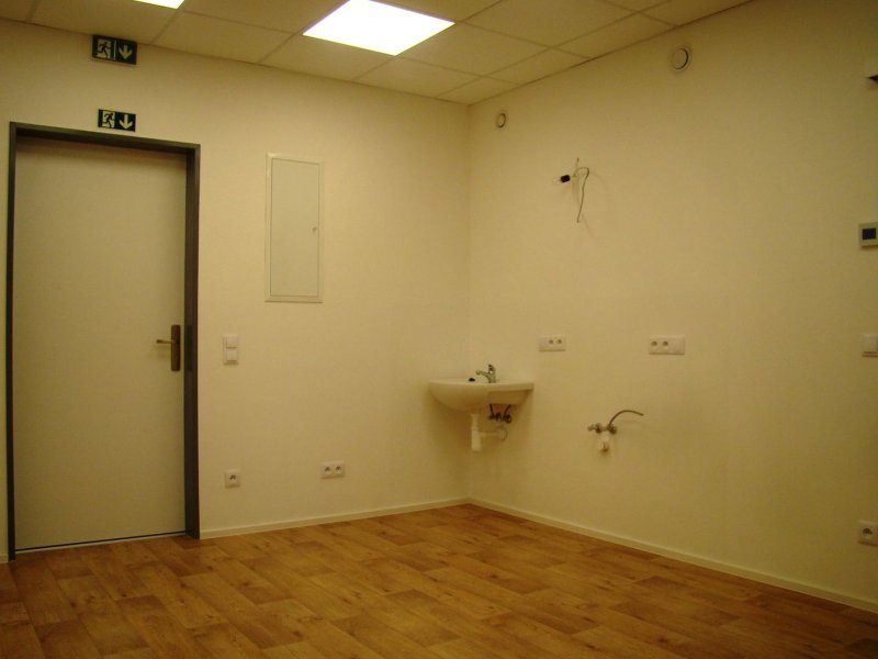 Pronájem ordinace (30 m2) v moderní budově s dobrým přístupem v Šumperku
