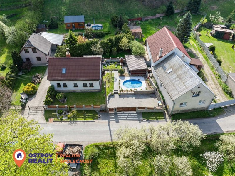 Prodej, rodinného domu s bazénem, 585 m2,  Paseka