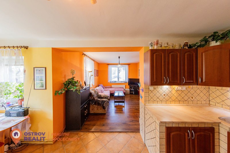 Prodej, rodinný dům, 1005 m2, Leština
