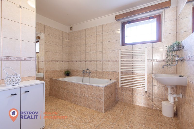 Prodej, rodinný dům, pozemek 1 861 m2,  Bernartice