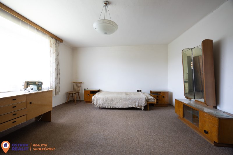 Prodej, rodinný dům, 1120 m2, Rovensko