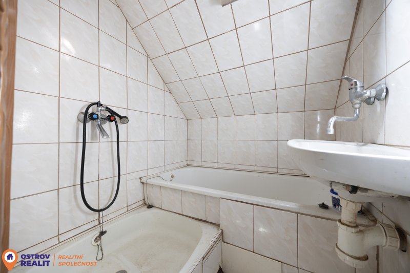 Prodej, rodinný dům, 1120 m2, Rovensko