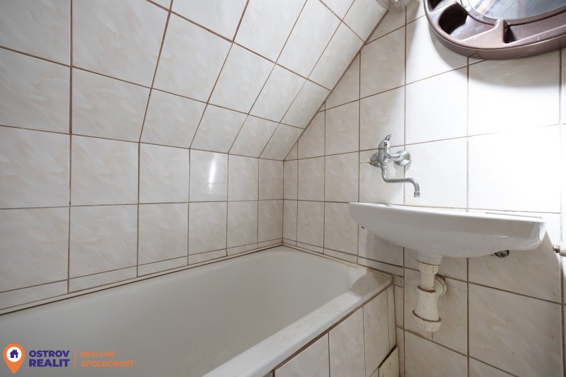 Prodej, rodinný dům, 1120 m2, Rovensko