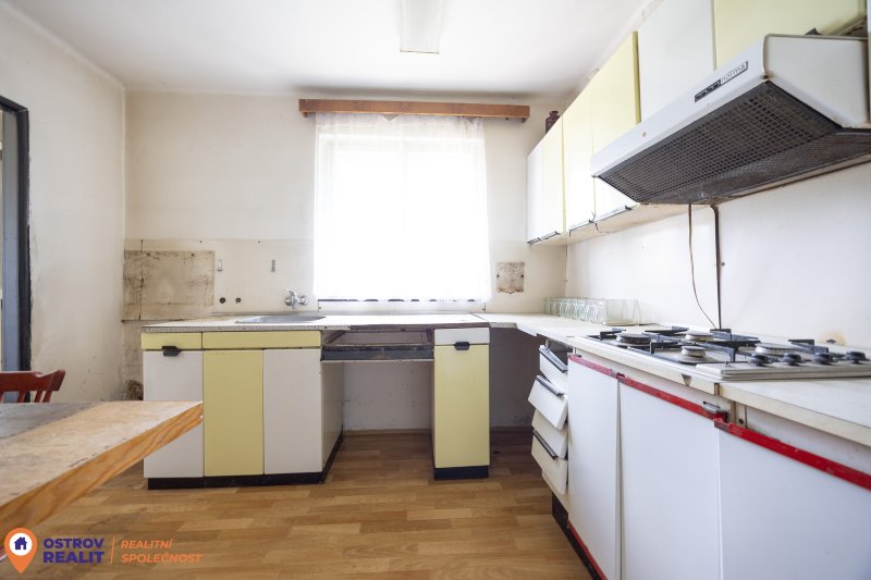 Prodej, rodinný dům, 1120 m2, Rovensko