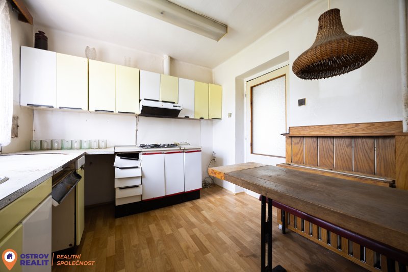 Prodej, rodinný dům, 1120 m2, Rovensko