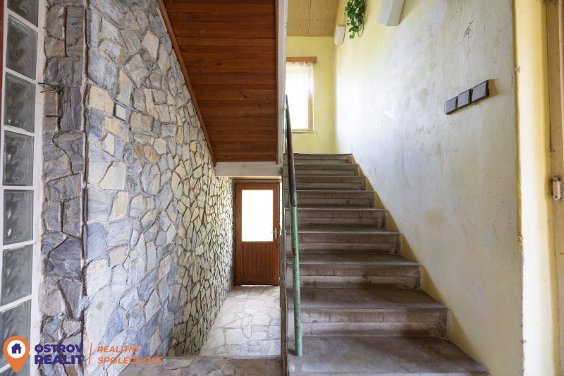 Prodej, rodinný dům, 1120 m2, Rovensko