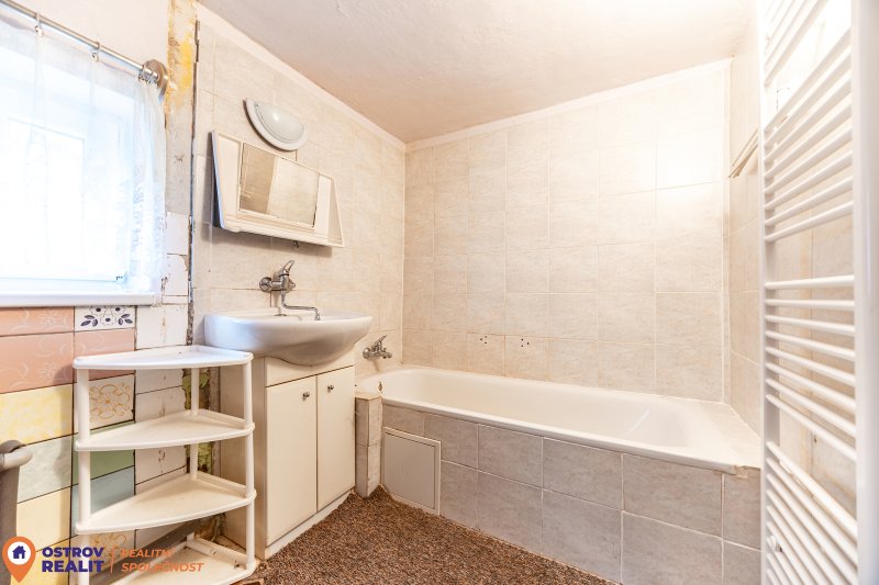 Prodej, rodinný dům, 4+1 s garáží, 590 m2, Tvrdkov