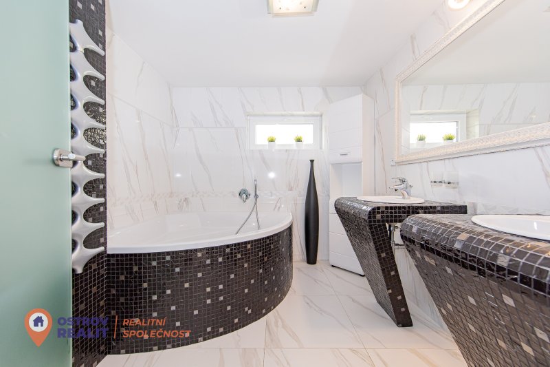 Prodej, dvougenerační dům, 286 m2, obec Všemina, Zlínský kraj