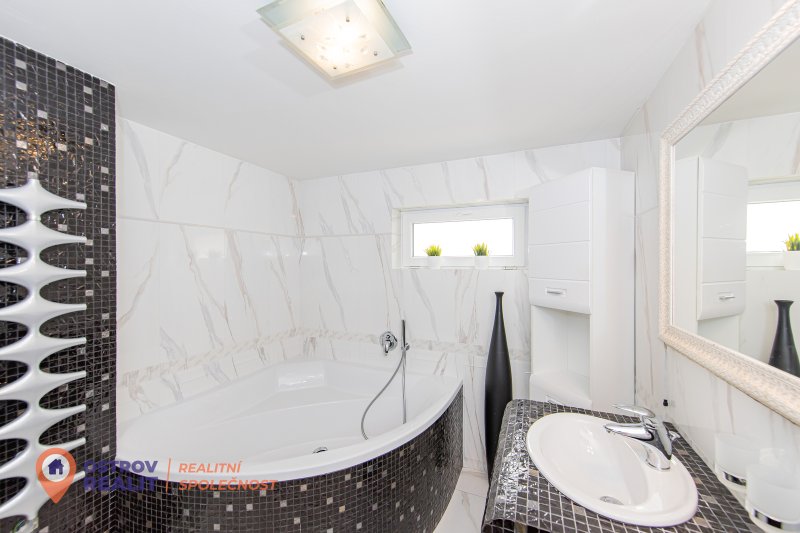 Prodej, dvougenerační dům, 286 m2, obec Všemina, Zlínský kraj