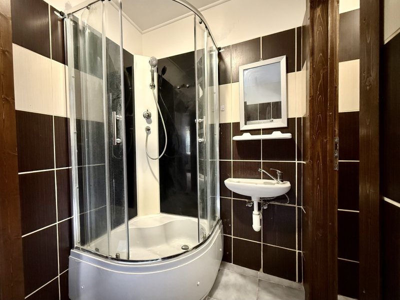 Komerční prostory k pronájmu – 70 m², vhodné pro kancelář, masáže, kadeřnictví aj.